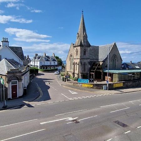 Colin Young Place Nairn Buitenkant foto