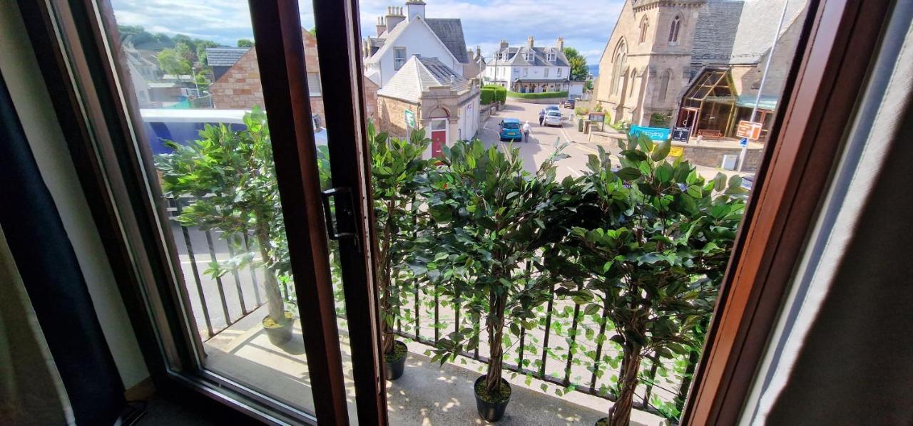 Colin Young Place Nairn Buitenkant foto