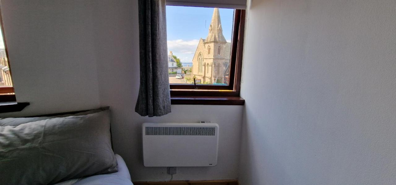 Colin Young Place Nairn Buitenkant foto
