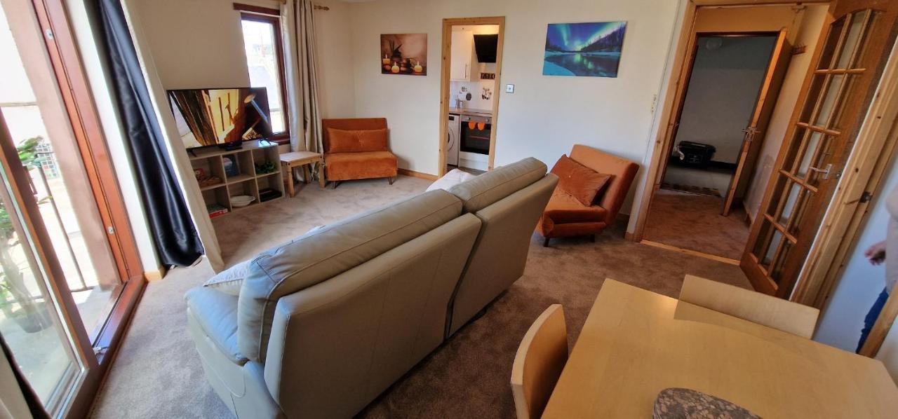 Colin Young Place Nairn Buitenkant foto
